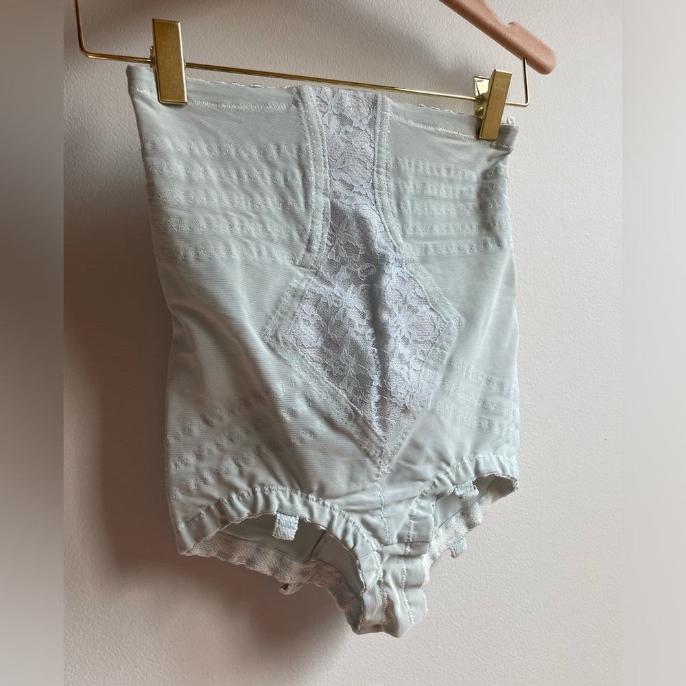 Vintage Shape Wear / Corset With Lace Accent Size Small/Medium